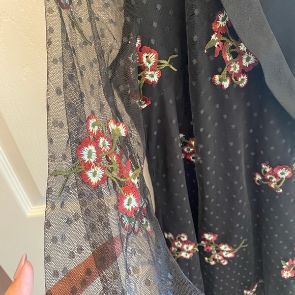 Beautiful wrap dress with embroidered details size S-M - Picture 4 of 4